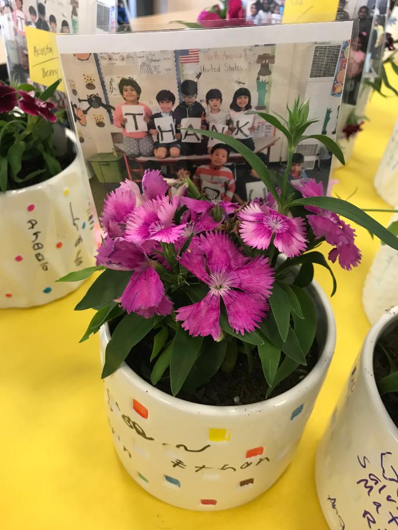 Students personalize their thank you gifts to classroom volunteers.